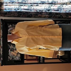 Yellow button down shirt (B51)